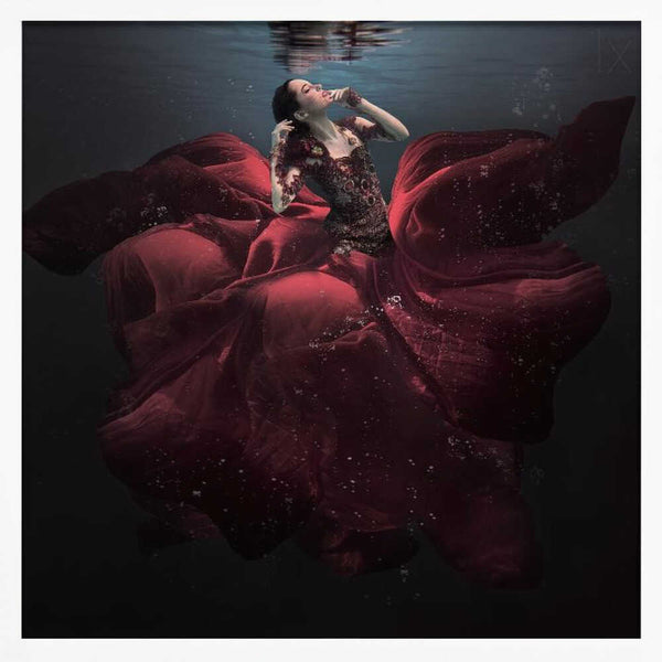 Tablou înramat „The Lady in Red” de Martha Suherman