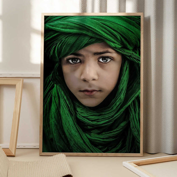 Tablou înramat „Green Boy” de Saeed Dhahi