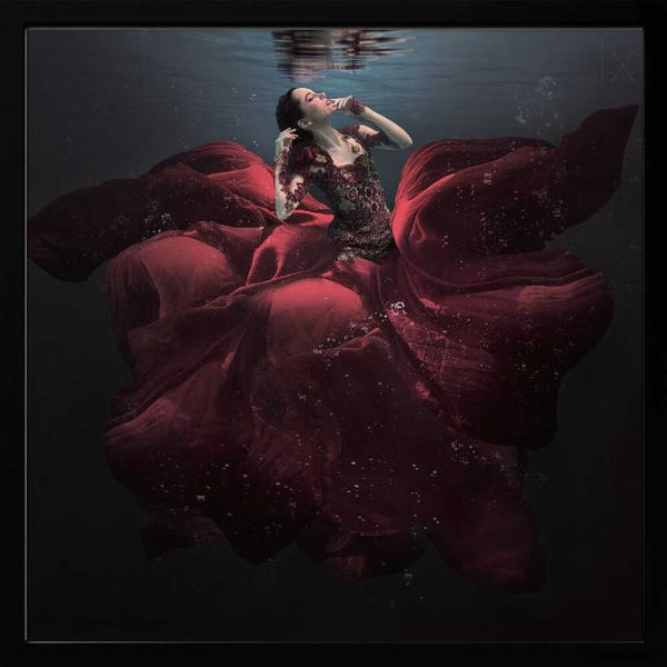 Tablou înramat „The Lady in Red” de Martha Suherman