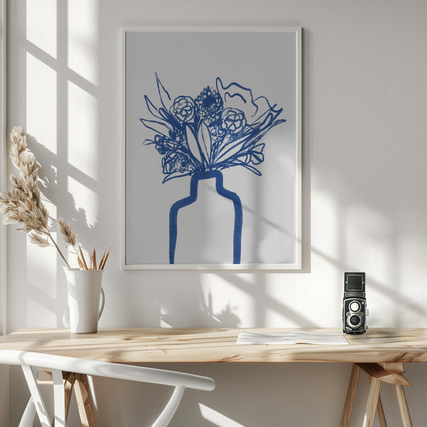 Tablou înramat „Blue Vase Bouquet” de Athene Fritsch
