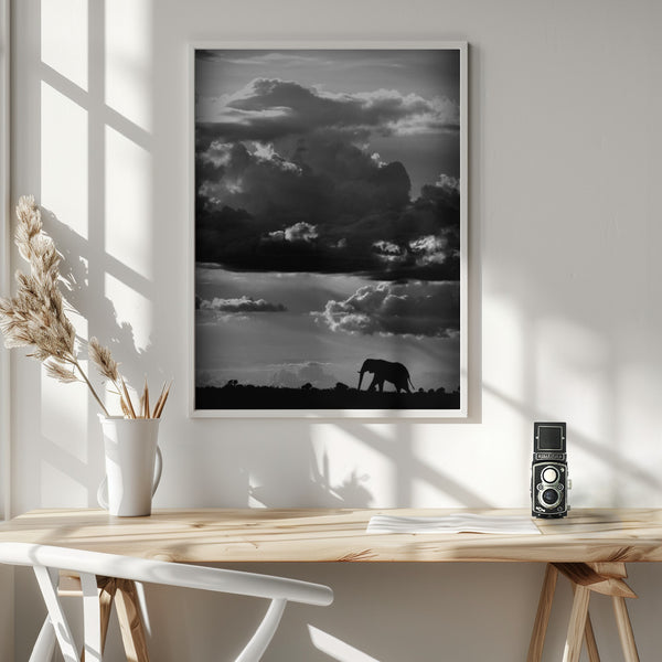 Tablou înramat „He walks under an African Sky” de WildPhotoArt