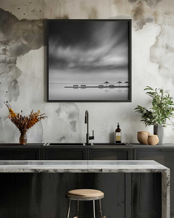 Tablou înramat „Four Benches and three umbrellas” de George Digalakis