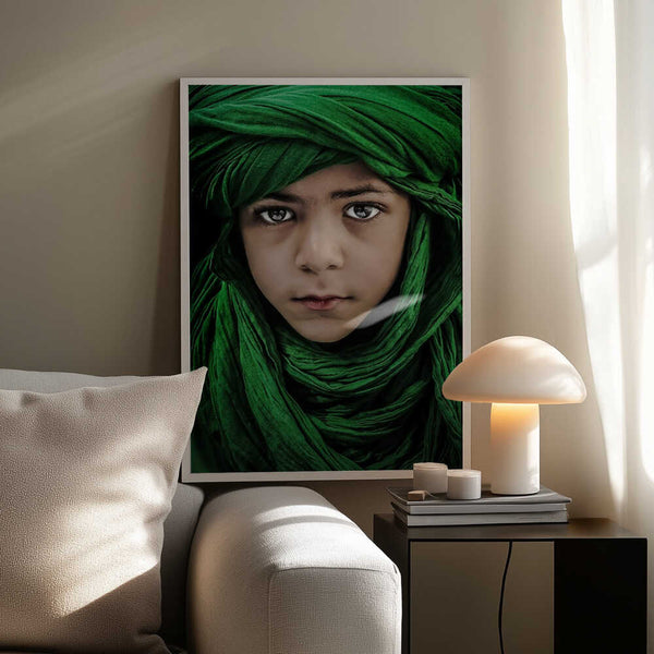 Tablou înramat „Green Boy” de Saeed Dhahi