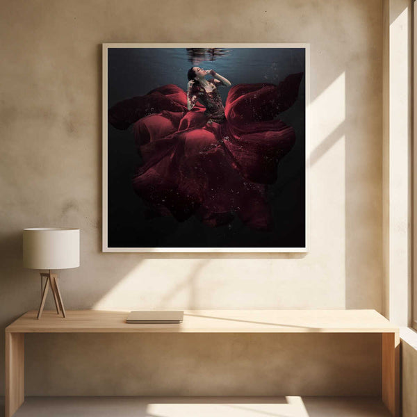 Tablou înramat „The Lady in Red” de Martha Suherman