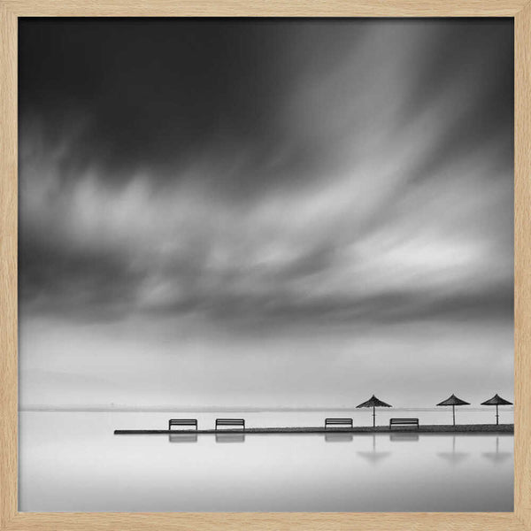 Tablou înramat „Four Benches and three umbrellas” de George Digalakis