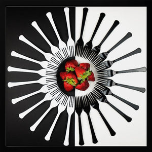 Tablou înramat „Strawberry Designs” de Mike Melnotte