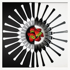 Tablou înramat „Strawberry Designs” de Mike Melnotte