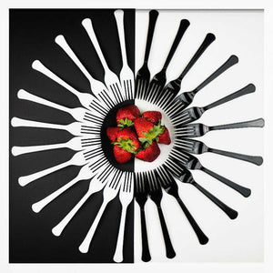 Tablou înramat „Strawberry Designs” de Mike Melnotte