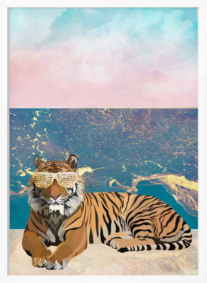 Tablou înramat „Tiger lying on the beach” de Sarah Manovski