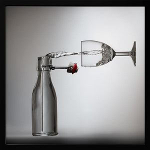 Tablou înramat „Pouring?” de Wieteke de Kogel