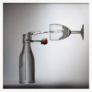 Tablou înramat „Pouring?” de Wieteke de Kogel