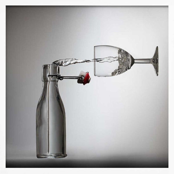 Tablou înramat „Pouring?” de Wieteke de Kogel