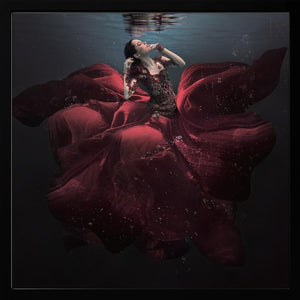 Tablou înramat „The Lady in Red” de Martha Suherman