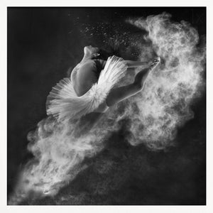 Tablou înramat „Down to Earth” de Antonyus Bunjamin (Abe)