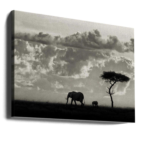 Tablou canvas „Silhouettes of Mara” de Mario Moreno