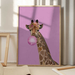 Tablou înramat „Giraffe pink bubblegum” de Sarah Manovski