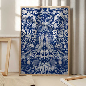 Tablou înramat „Symmetrical Blue and White Pattern” de Little Dean