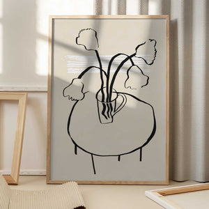 Tablou înramat „Flower decor on a round table” de Little Dean