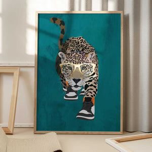 Tablou înramat „Jaguar prowling in high top sneakers” de Sarah Manovski