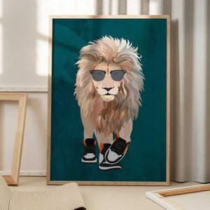 Tablou înramat „Lion prowling in high top sneakers” de Sarah Manovski