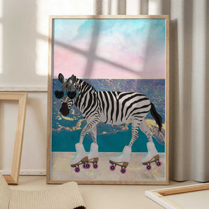 Tablou înramat „Zebra On Holiday Rollerksating” de Sarah Manovski
