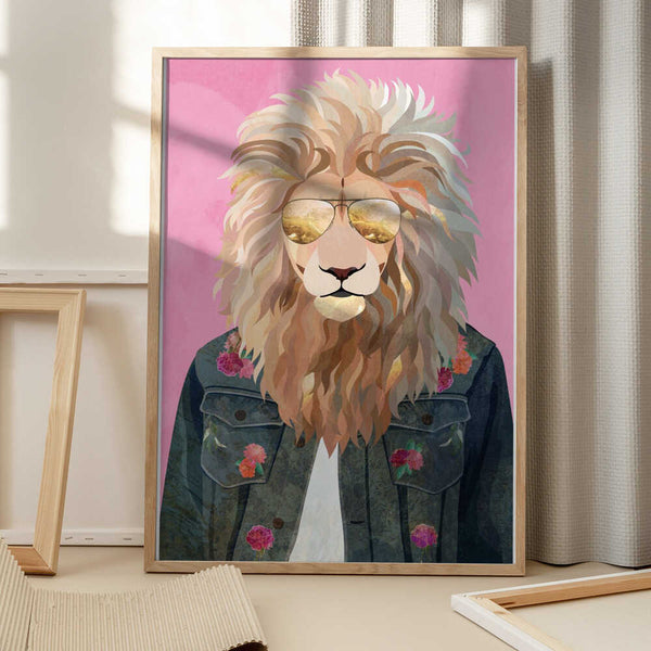 Tablou înramat „Golden fashion lion 1” de Sarah Manovski