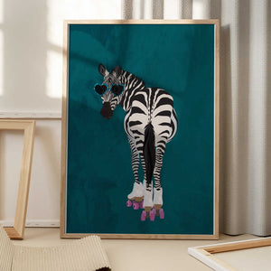 Tablou înramat „Rollerskating Zebra turquoise” de Sarah Manovski