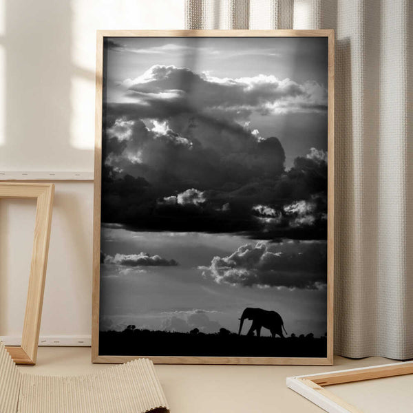 Tablou înramat „He walks under an African Sky” de WildPhotoArt