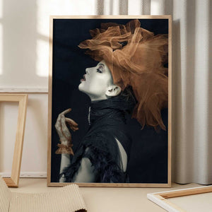 Tablou înramat „Imperious Lady” de Yudhistira Yogasara