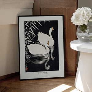 Tablou înramat „White Chinese Geese Swimming by Reeds” de Ohara Koson