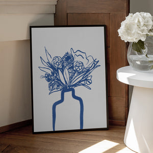 Tablou înramat „Blue Vase Bouquet” de Athene Fritsch