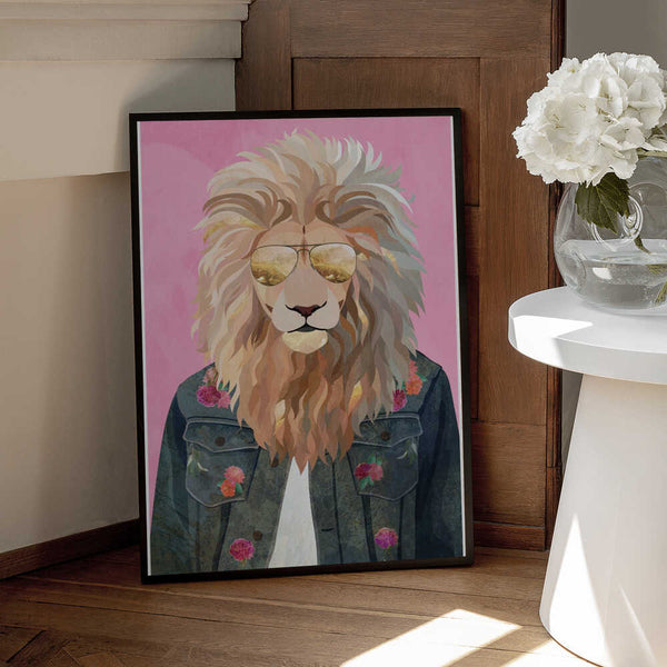 Tablou înramat „Golden fashion lion 1” de Sarah Manovski