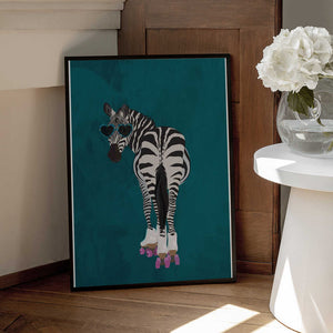 Tablou înramat „Rollerskating Zebra turquoise” de Sarah Manovski