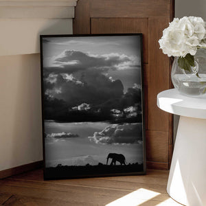 Tablou înramat „He walks under an African Sky” de WildPhotoArt