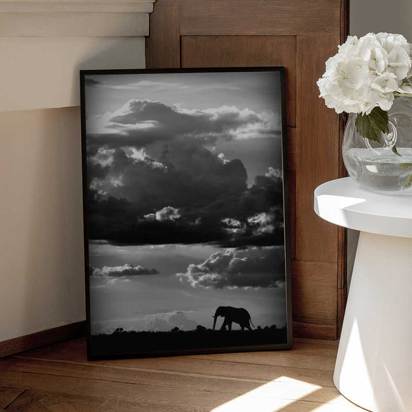 Tablou înramat „He walks under an African Sky” de WildPhotoArt