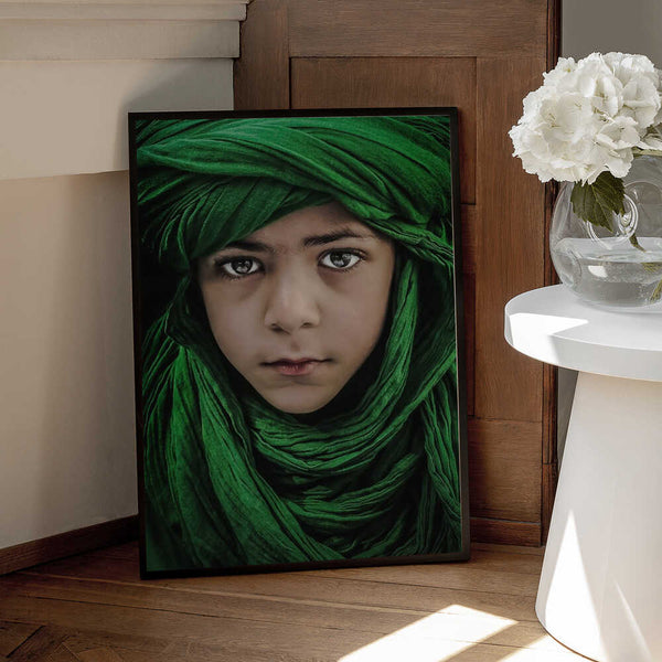 Tablou înramat „Green Boy” de Saeed Dhahi