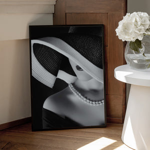 Tablou înramat „Elegance in Shadow” de Ruslan Bolgov
