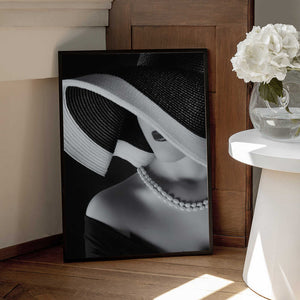Tablou înramat „Elegance in Shadow” de Ruslan Bolgov