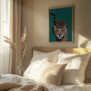 Tablou înramat „Curious green leopard” de Sarah Manovski