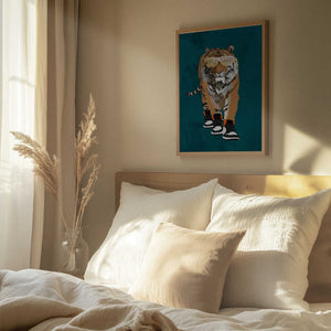 Tablou înramat „Tiger prowling in high top sneakers” de Sarah Manovski
