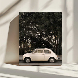 Tablou canvas „Little Car in Paris” de Pictufy Studio III