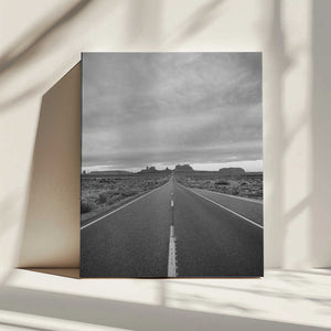 Tablou canvas „Monochrome Monument Valley II” de Bethany Young