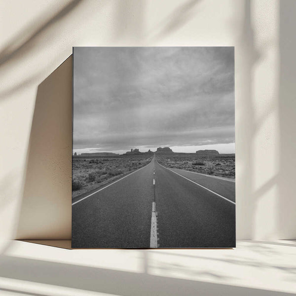 Tablou canvas „Monochrome Monument Valley II” de Bethany Young