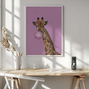 Tablou înramat „Giraffe pink bubblegum” de Sarah Manovski