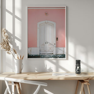 Tablou înramat „The white door Lisbon” de Raisa Zwart
