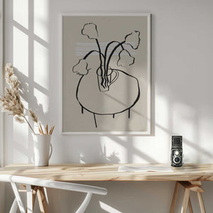 Tablou înramat „Flower decor on a round table” de Little Dean
