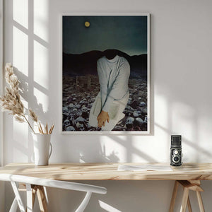 Tablou înramat „Pensive Among Skulls Print” de Mikhail Siskoff