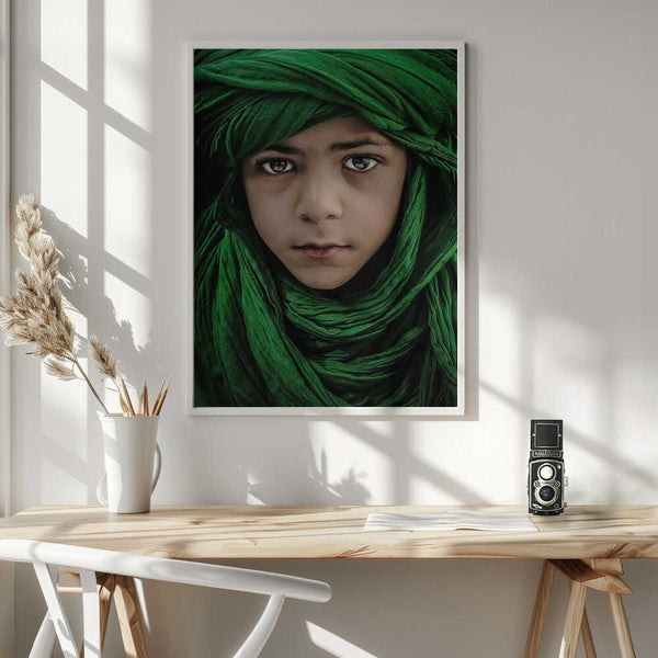 Tablou înramat „Green Boy” de Saeed Dhahi