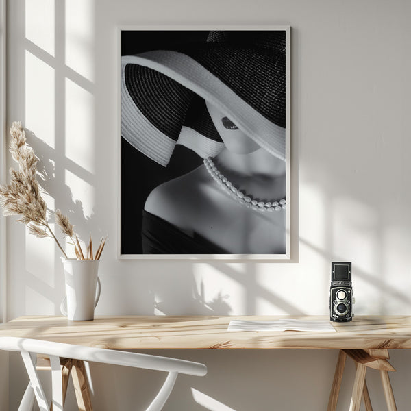 Tablou înramat „Elegance in Shadow” de Ruslan Bolgov