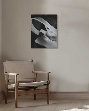 Tablou canvas „Elegance in Shadow” de Ruslan Bolgov